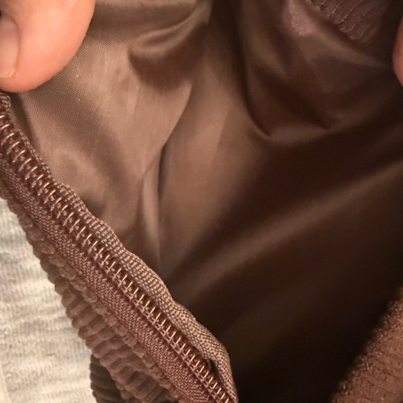 Tim Hortons X JUSTIN BIEBER Corduroy Fanny Pack🤎 - Picture 3 of 7